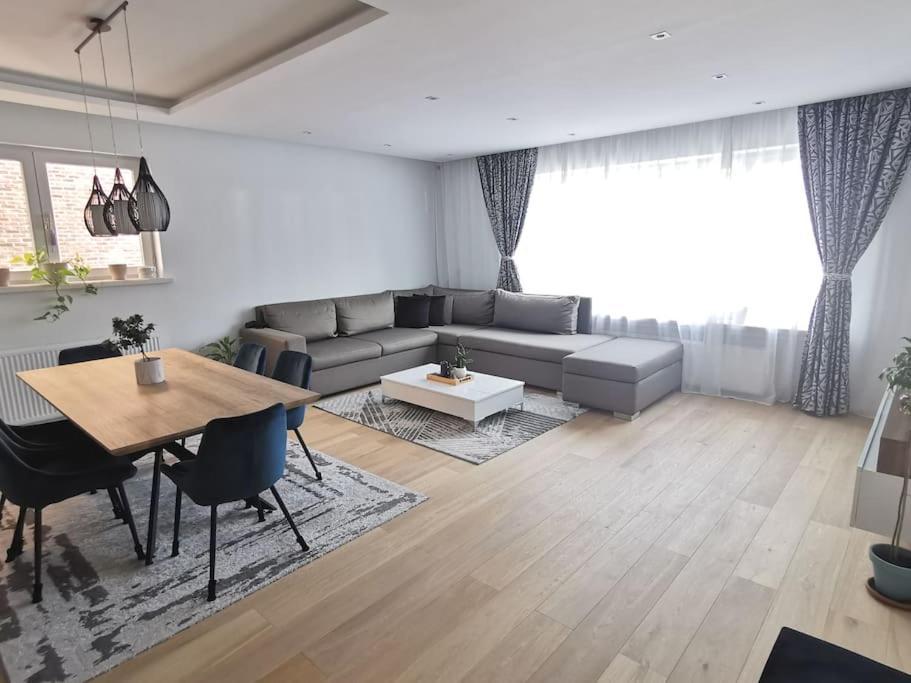 בריסל European Heart 2-Bedroom Flat. מראה חיצוני תמונה